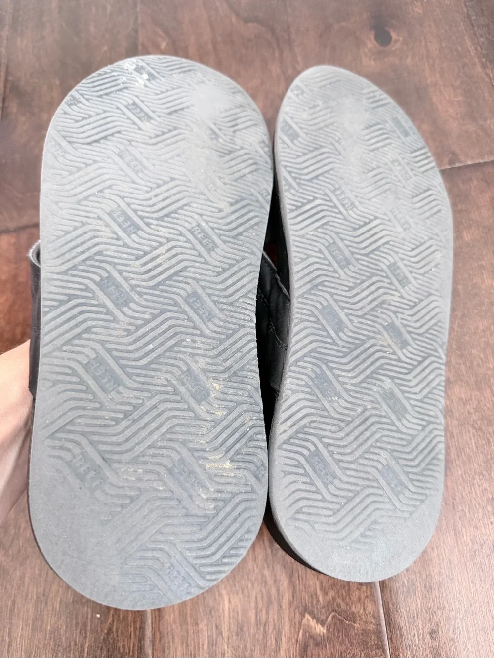 REEF Sandal Men's sz 9.5 black Footbed Flip Flop
